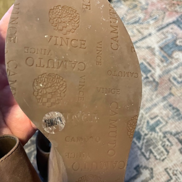 Vince Camuto platform - Picture 4 of 4